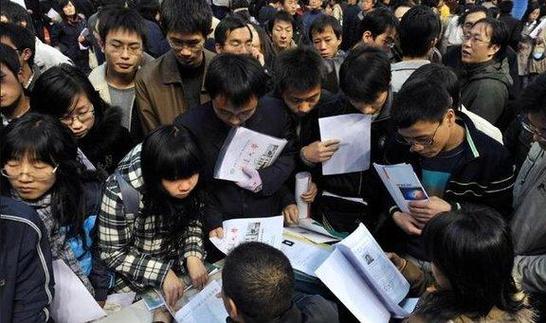 劳务派遣制度 废除还是改革？——基于全国政协委员周世虹提案的思考